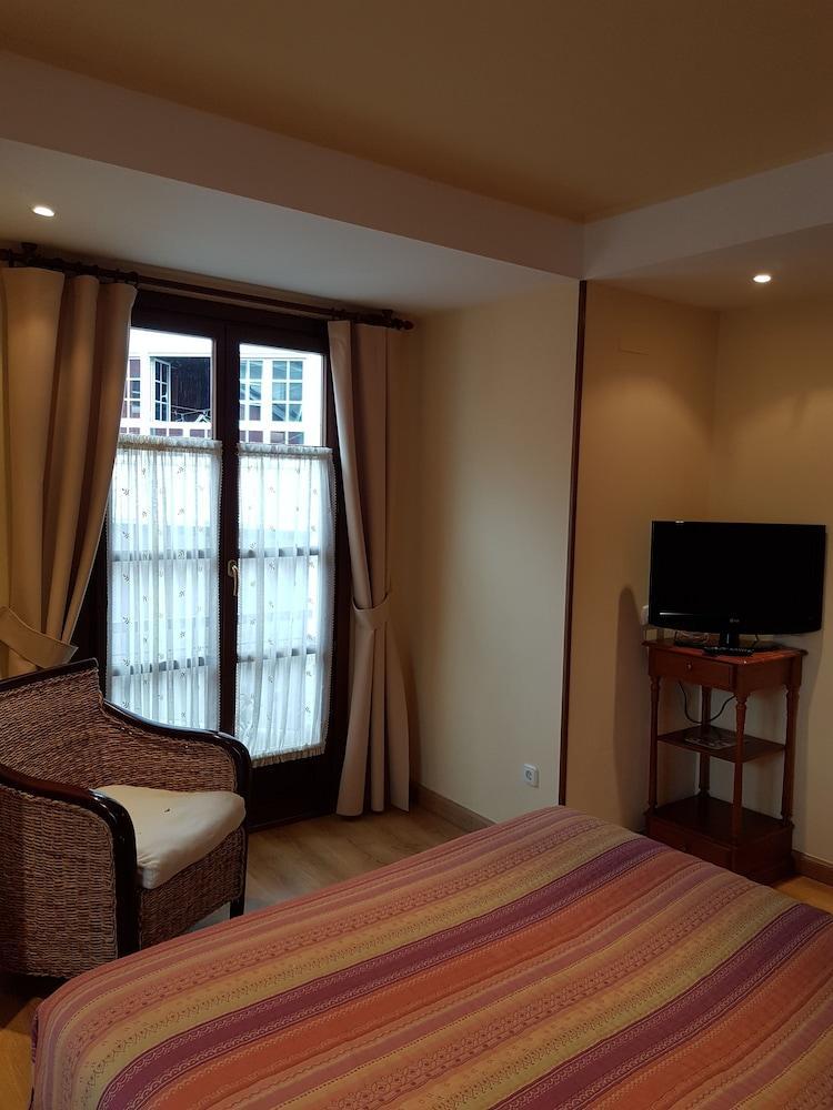 Hotel Rural La Plaza Caso Extérieur photo