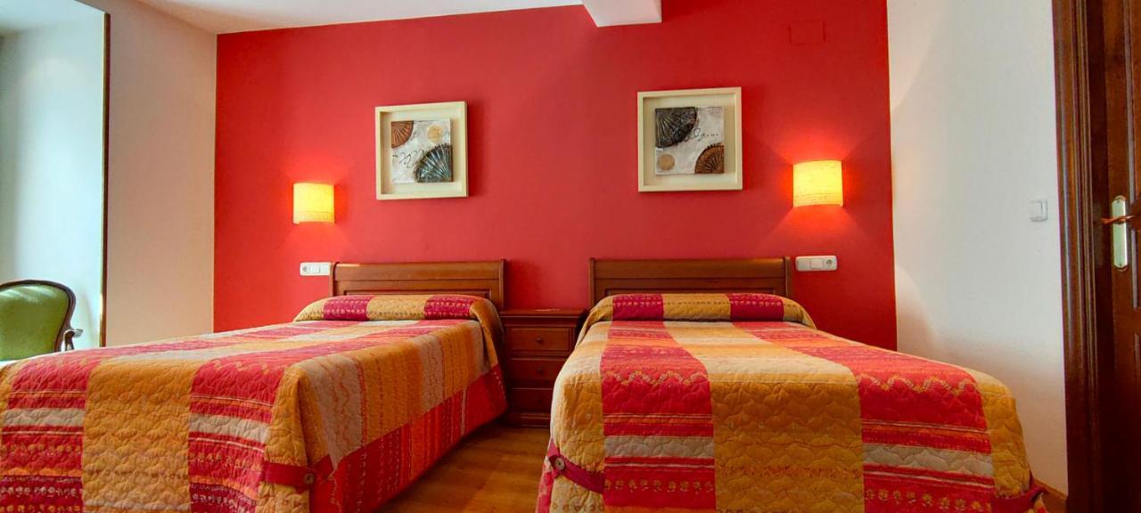 Hotel Rural La Plaza Caso Extérieur photo