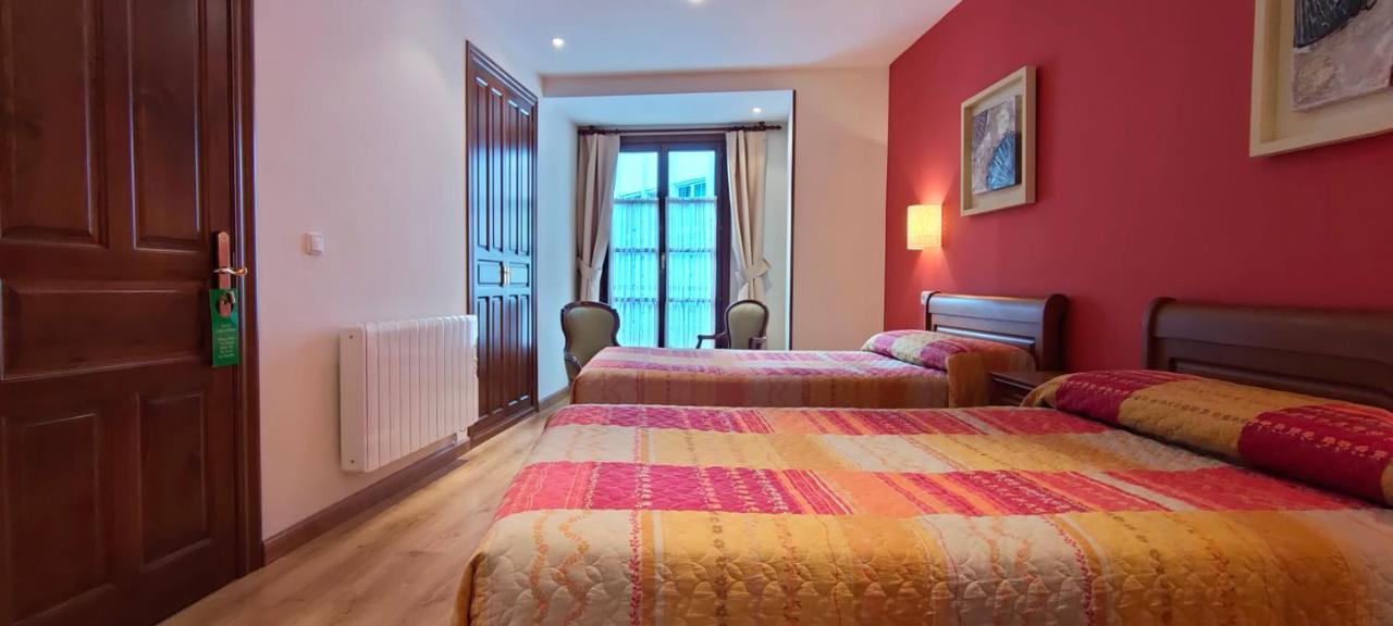 Hotel Rural La Plaza Caso Extérieur photo