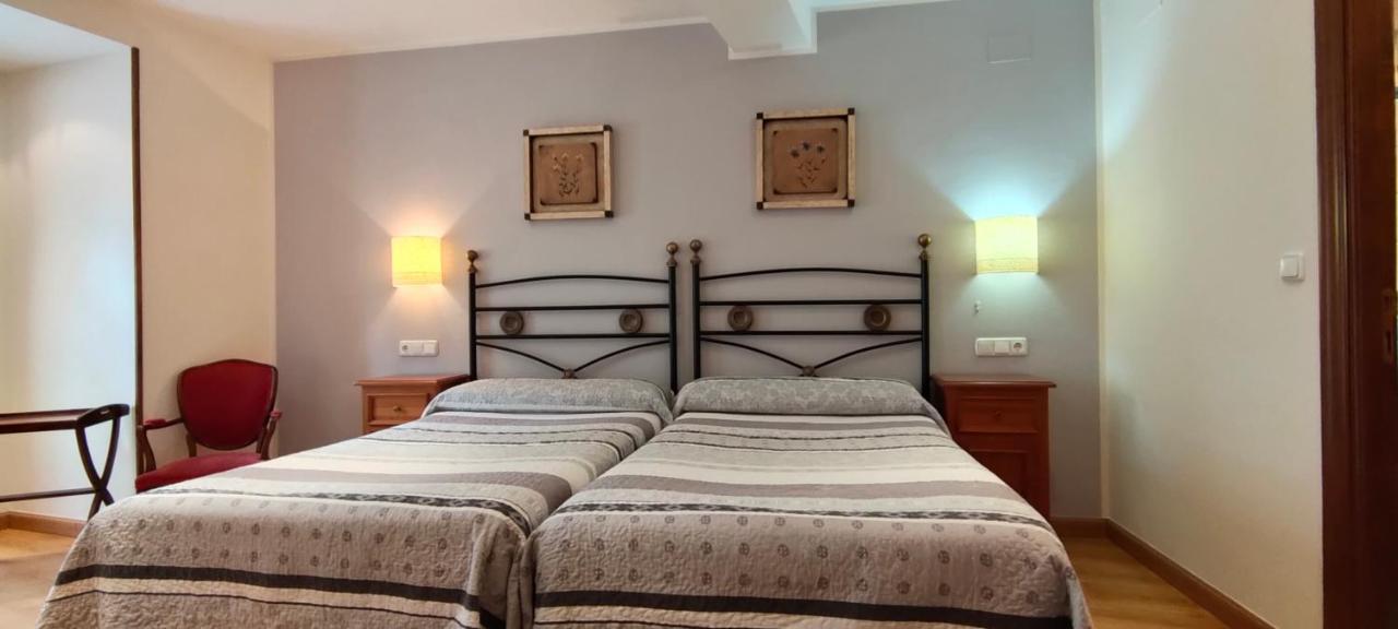 Hotel Rural La Plaza Caso Extérieur photo