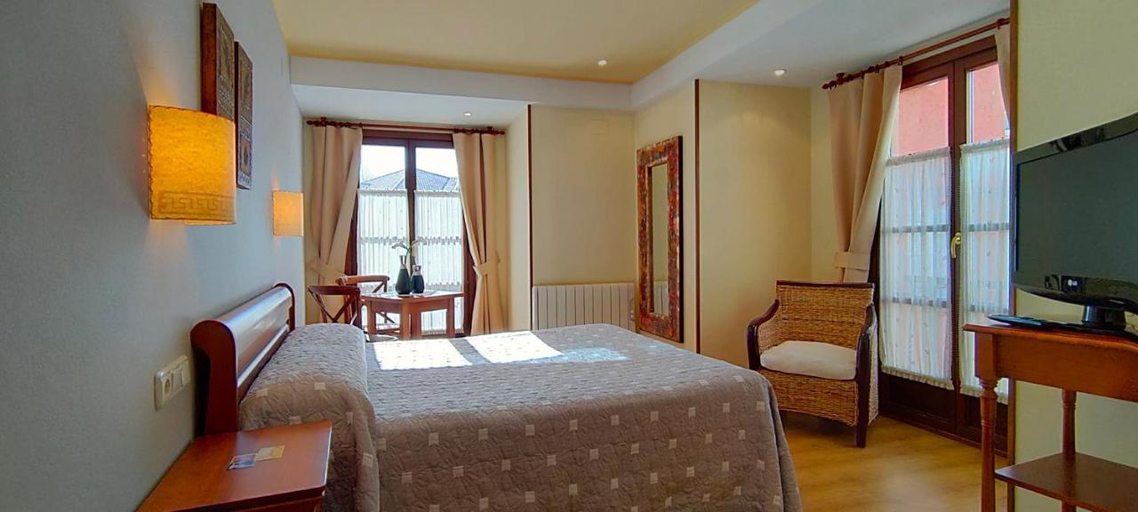 Hotel Rural La Plaza Caso Extérieur photo