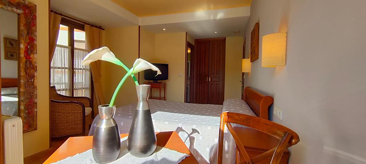 Hotel Rural La Plaza Caso Extérieur photo