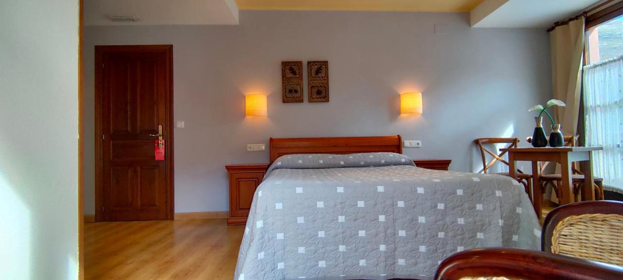 Hotel Rural La Plaza Caso Extérieur photo