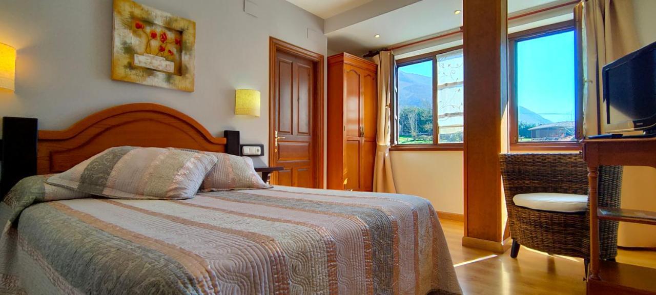 Hotel Rural La Plaza Caso Extérieur photo