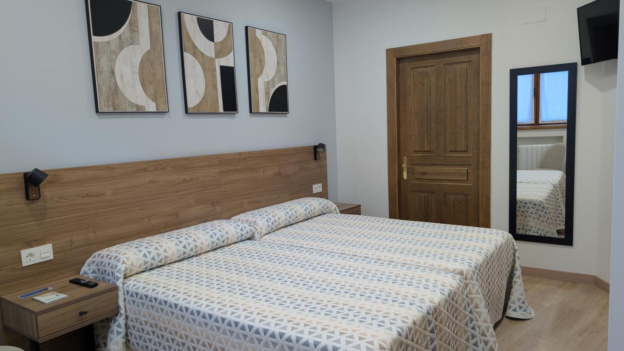 Hotel Rural La Plaza Caso Extérieur photo