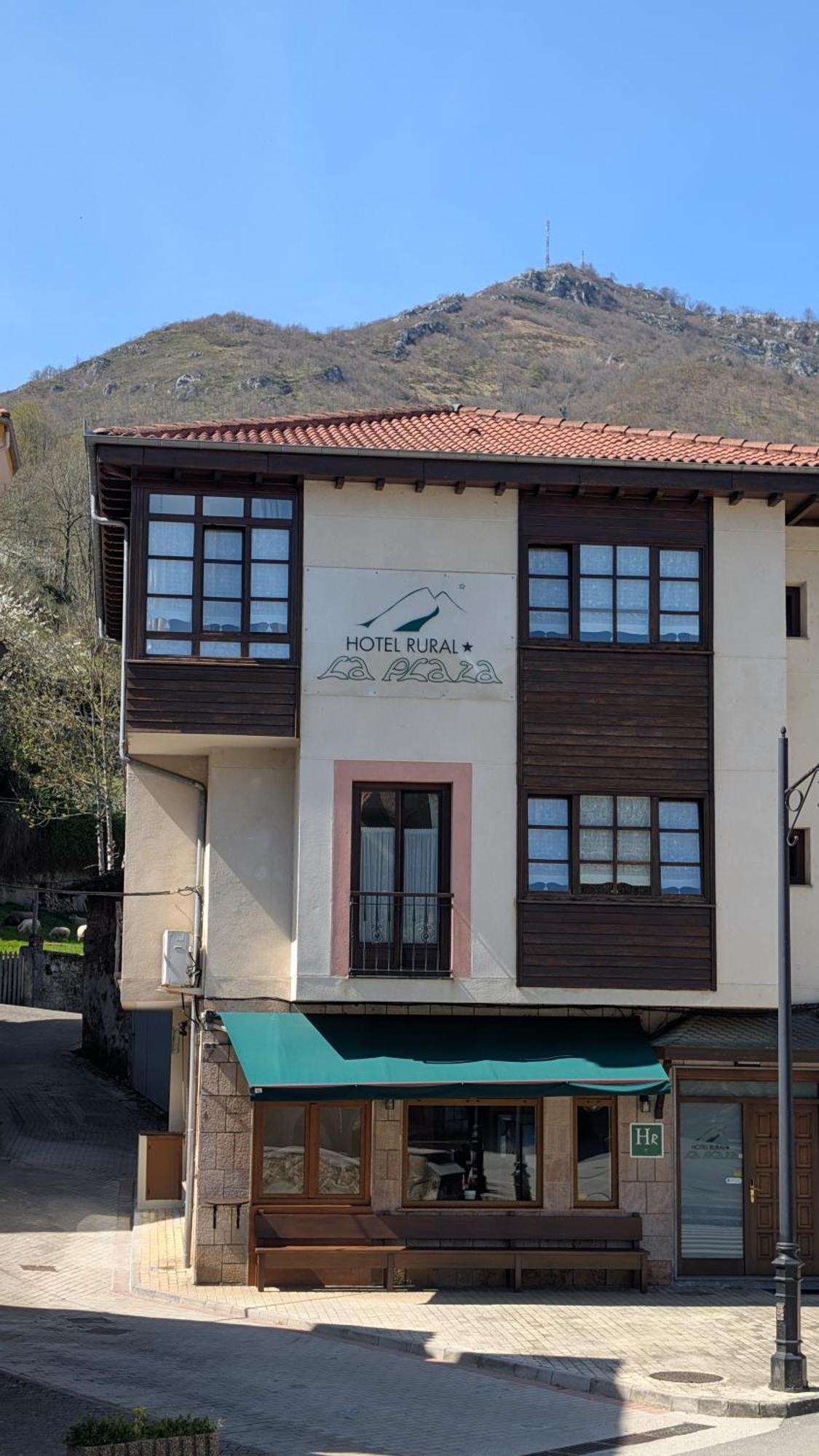 Hotel Rural La Plaza Caso Extérieur photo